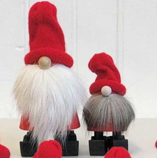 Booted Tomte with Reindeer Bearded-Löv Flowers