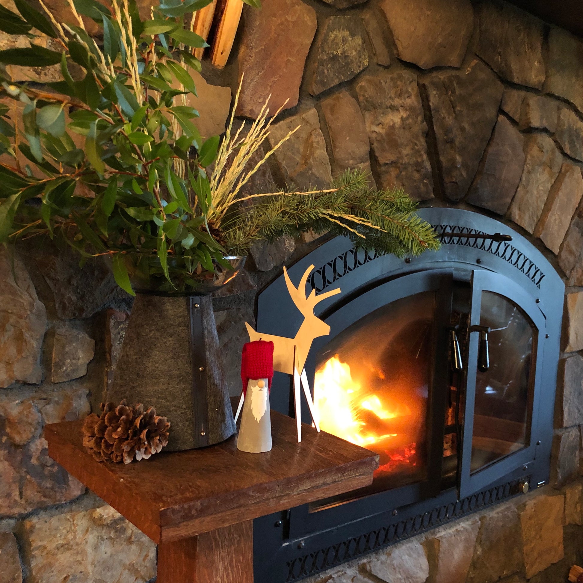 Holmen Vase | Slate Felt-Löv Flowers