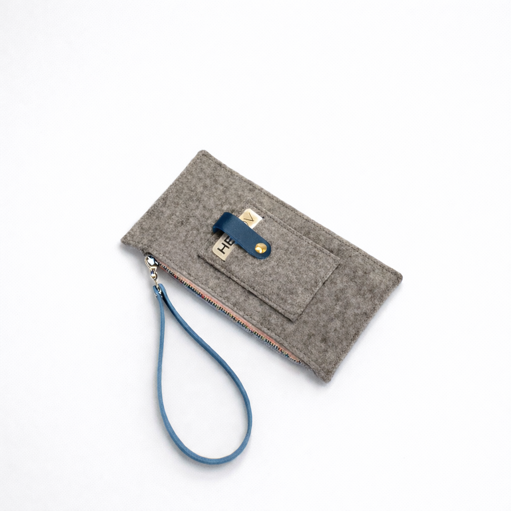 The Liten Wristlet | Basalt-Löv Flowers